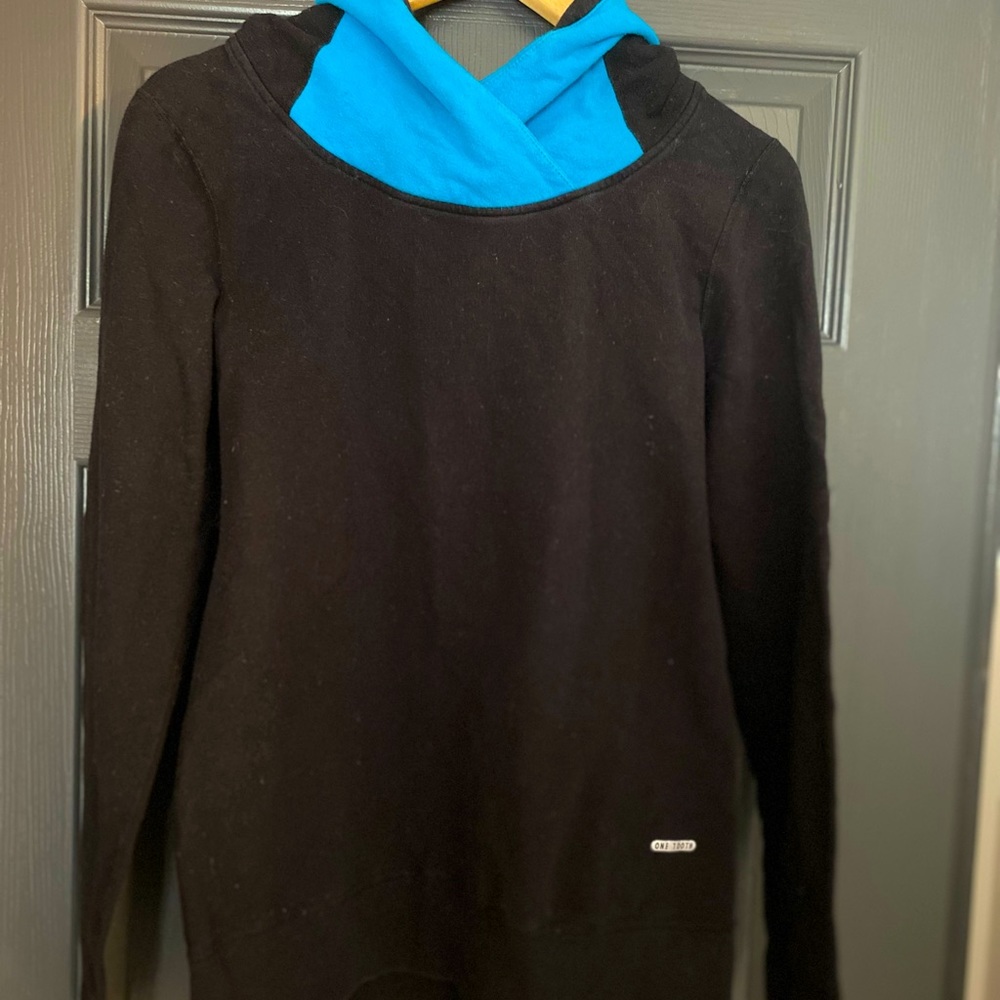 One Tooth hoodie, size med